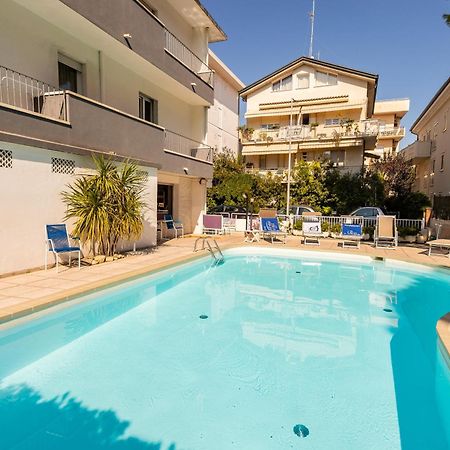 La Plata Hotel - Con Piscina Riccione Ngoại thất bức ảnh