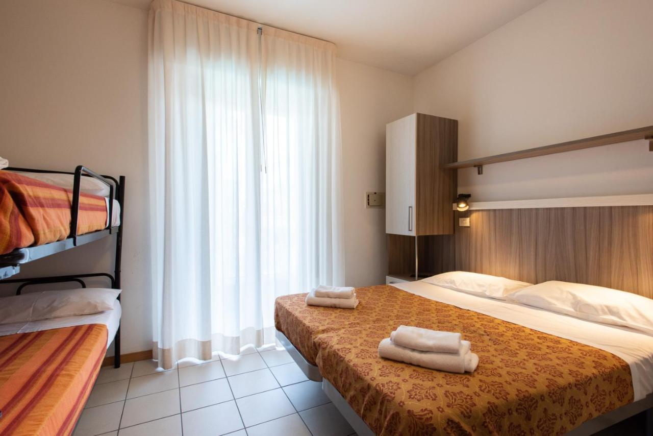La Plata Hotel - Con Piscina Riccione Ngoại thất bức ảnh