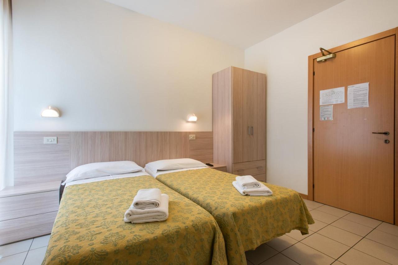 La Plata Hotel - Con Piscina Riccione Ngoại thất bức ảnh