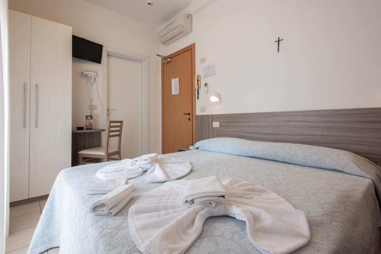 La Plata Hotel - Con Piscina Riccione Ngoại thất bức ảnh
