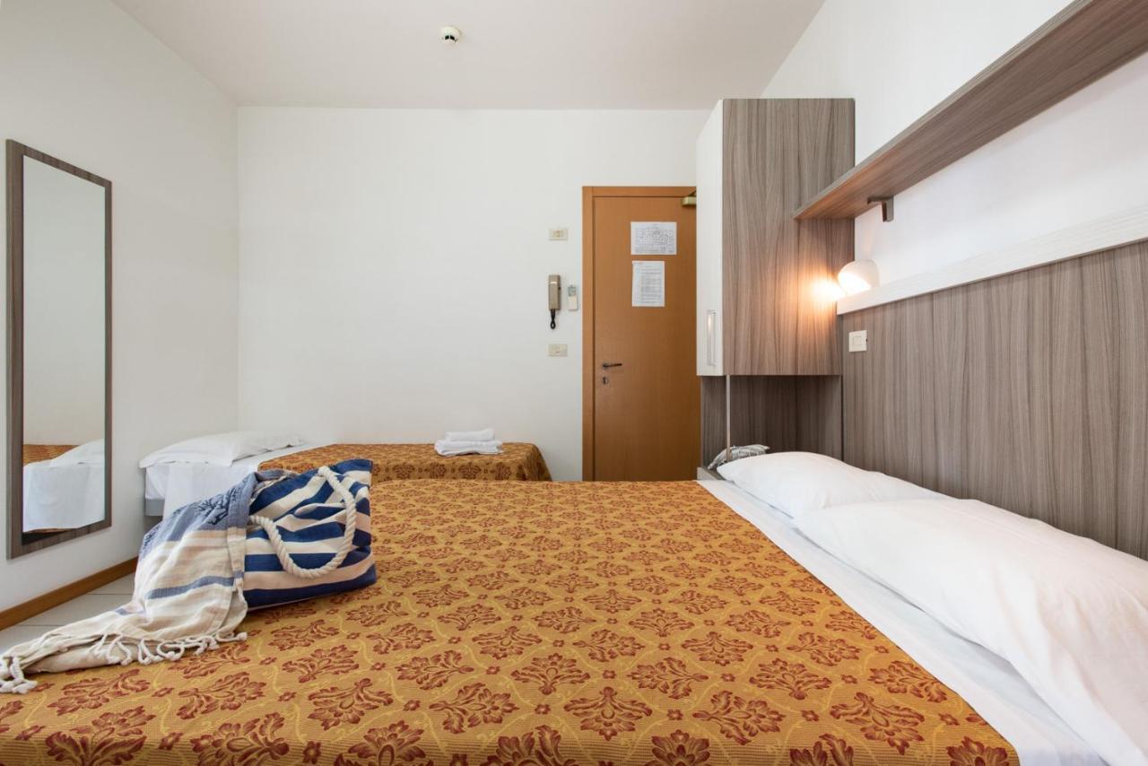 La Plata Hotel - Con Piscina Riccione Ngoại thất bức ảnh