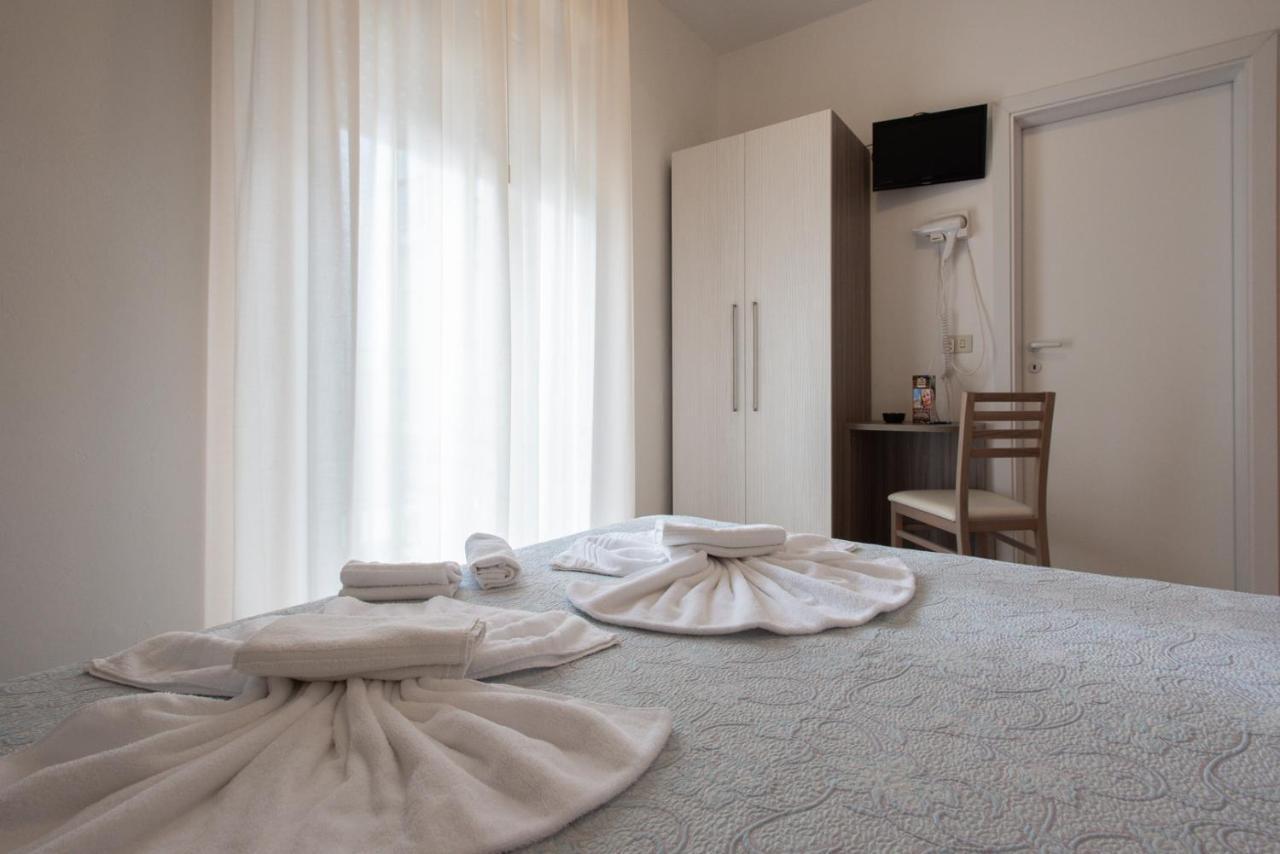 La Plata Hotel - Con Piscina Riccione Ngoại thất bức ảnh
