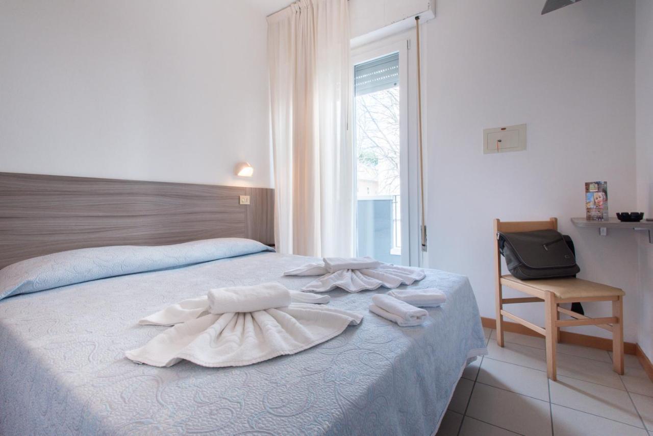 La Plata Hotel - Con Piscina Riccione Ngoại thất bức ảnh