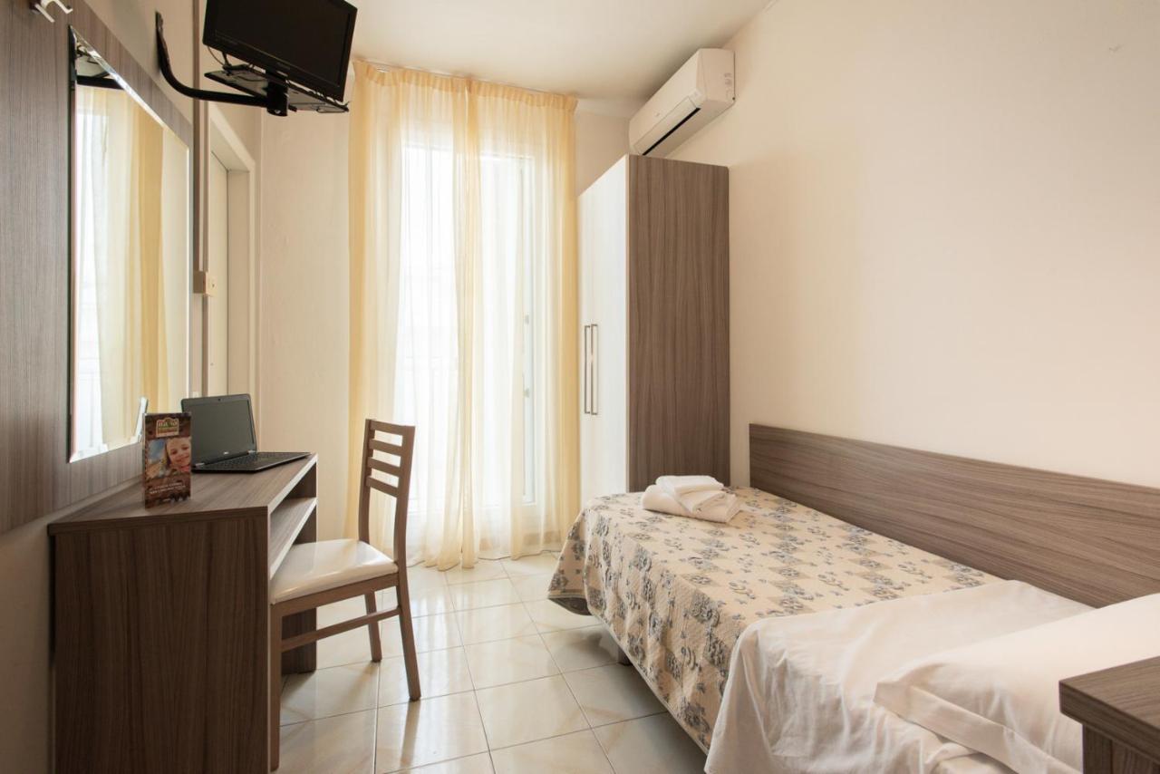 La Plata Hotel - Con Piscina Riccione Ngoại thất bức ảnh