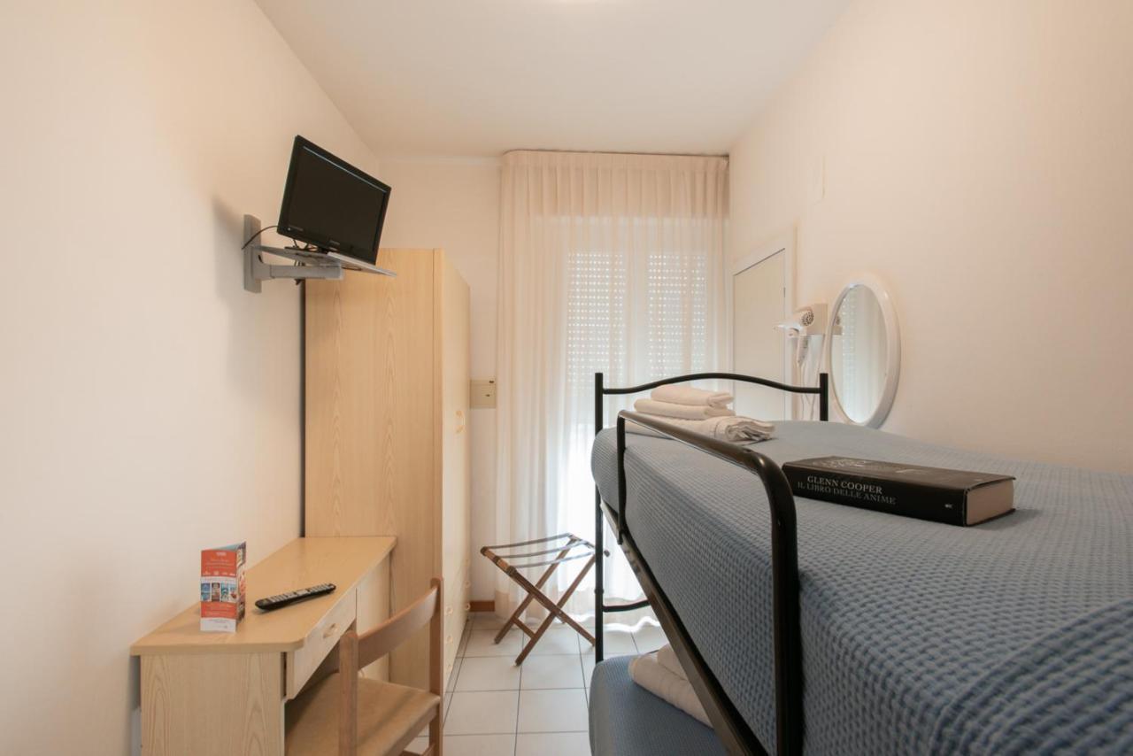La Plata Hotel - Con Piscina Riccione Ngoại thất bức ảnh