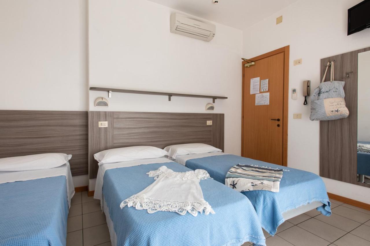 La Plata Hotel - Con Piscina Riccione Ngoại thất bức ảnh