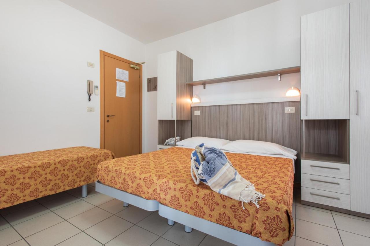 La Plata Hotel - Con Piscina Riccione Ngoại thất bức ảnh