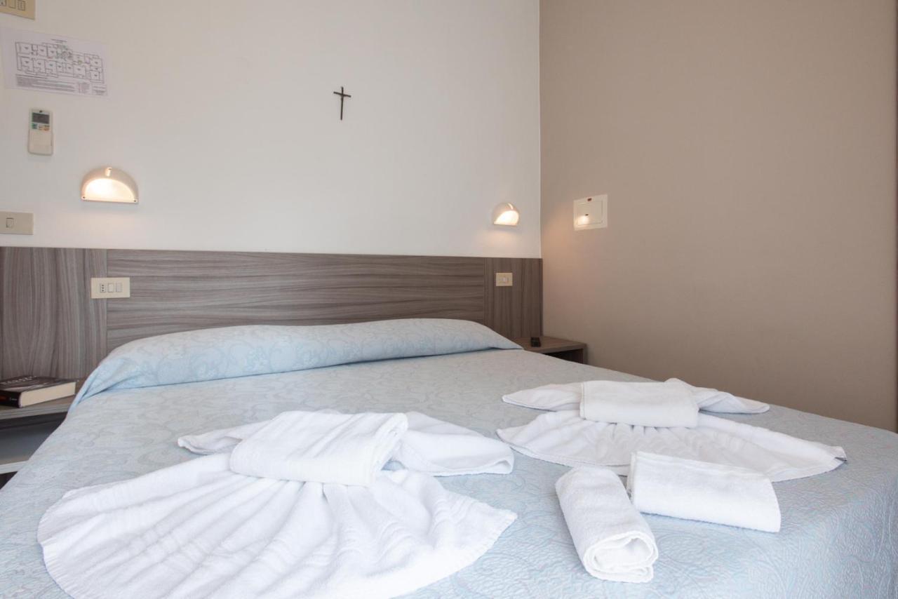 La Plata Hotel - Con Piscina Riccione Ngoại thất bức ảnh